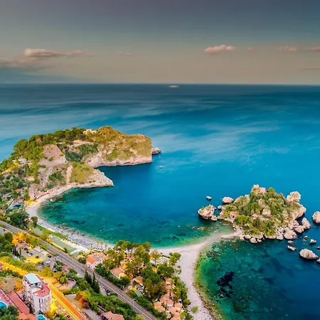 Charming With A Large Terrace Just A Few Minutes' Walk From The And The Downtawn At 15 Minutes From Taormina Appartement Giardini-Naxos