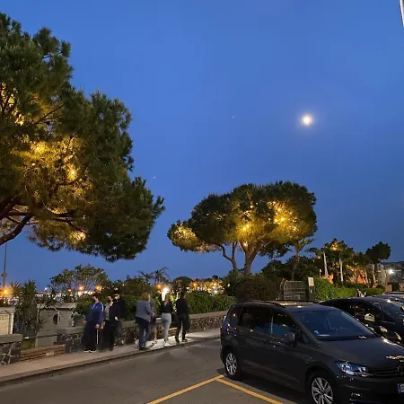 Charming With A Large Terrace Just A Few Minutes' Walk From The And The Downtawn At 15 Minutes From Taormina Appartement Giardini-Naxos