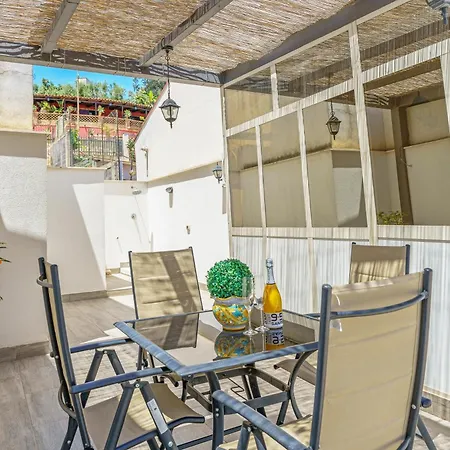 Appartement Charming With A Large Terrace Just A Few Minutes' Walk From The And The Downtawn At 15 Minutes From Taormina *