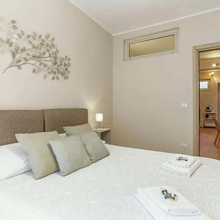 Appartement Charming With A Large Terrace Just A Few Minutes' Walk From The And The Downtawn At 15 Minutes From Taormina Giardini-Naxos