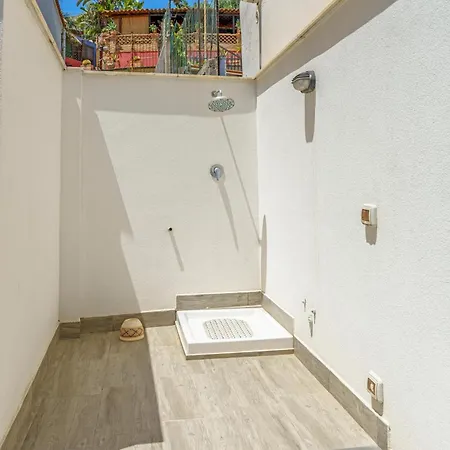 Charming With A Large Terrace Just A Few Minutes' Walk From The And The Downtawn At 15 Minutes From Taormina Giardini-Naxos