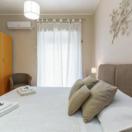Charming With A Large Terrace Just A Few Minutes' Walk From The And The Downtawn At 15 Minutes From Taormina Appartement *
