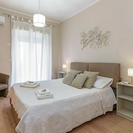 Charming With A Large Terrace Just A Few Minutes' Walk From The And The Downtawn At 15 Minutes From Taormina * Giardini-Naxos