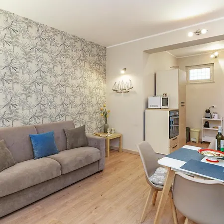 Appartement Charming With A Large Terrace Just A Few Minutes' Walk From The And The Downtawn At 15 Minutes From Taormina