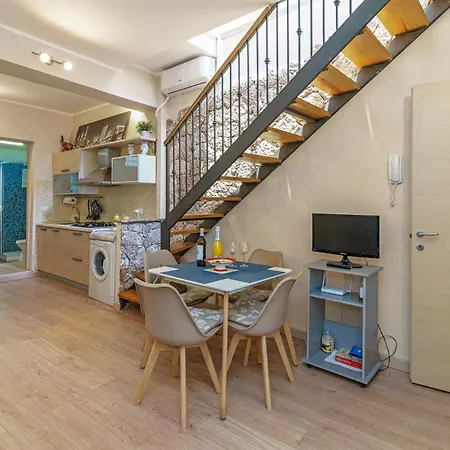 Appartement Charming With A Large Terrace Just A Few Minutes' Walk From The And The Downtawn At 15 Minutes From Taormina *